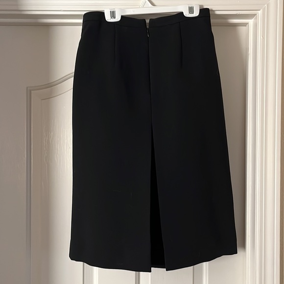 Beautiful black skirt - Picture 2 of 2